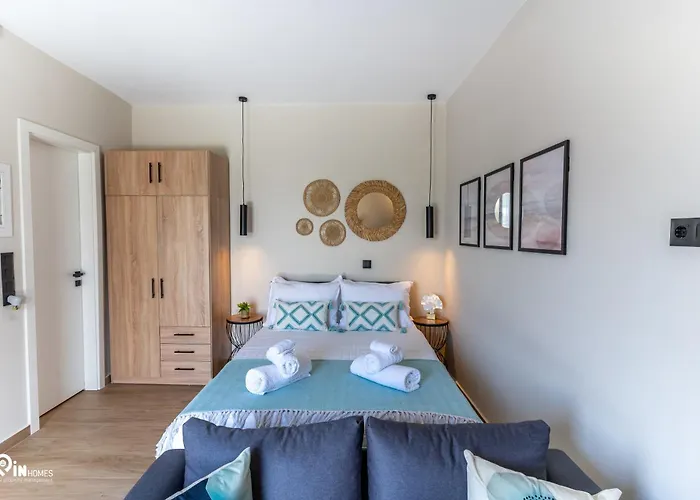 Phevos & Athena Luxury Suite With View In Nea Makri